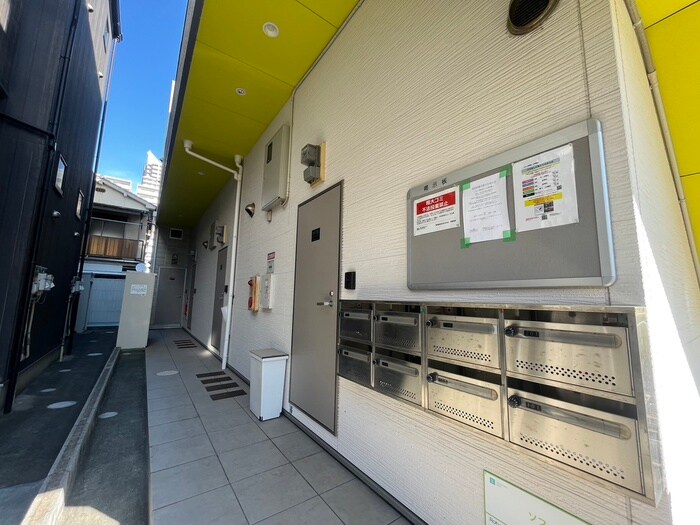 物件外観写真5　(エントランス部分)