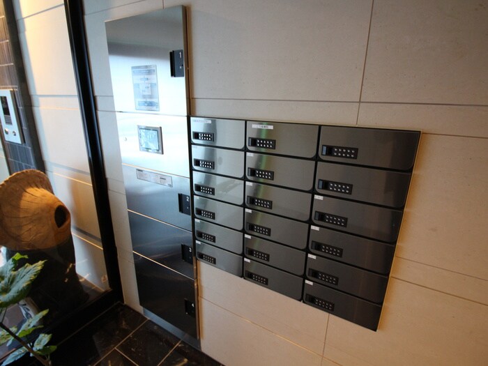 物件外観写真4　(エントランス部分)