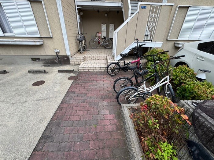 物件外観写真3　(駐輪場)