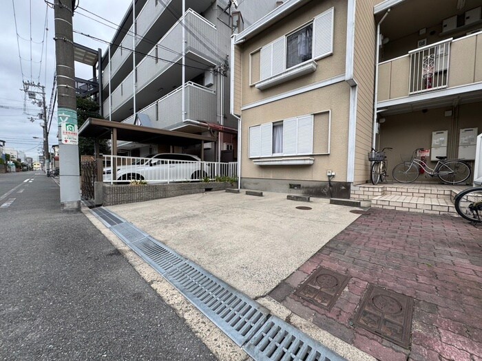 物件外観写真4　(駐車場)