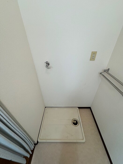 物件内観写真16　(洗濯機置場)