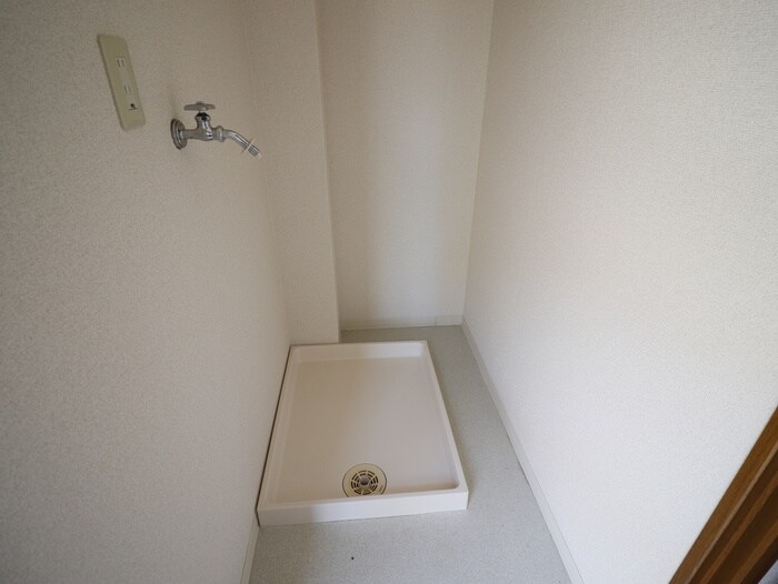 物件内観写真16　(洗濯機置場)