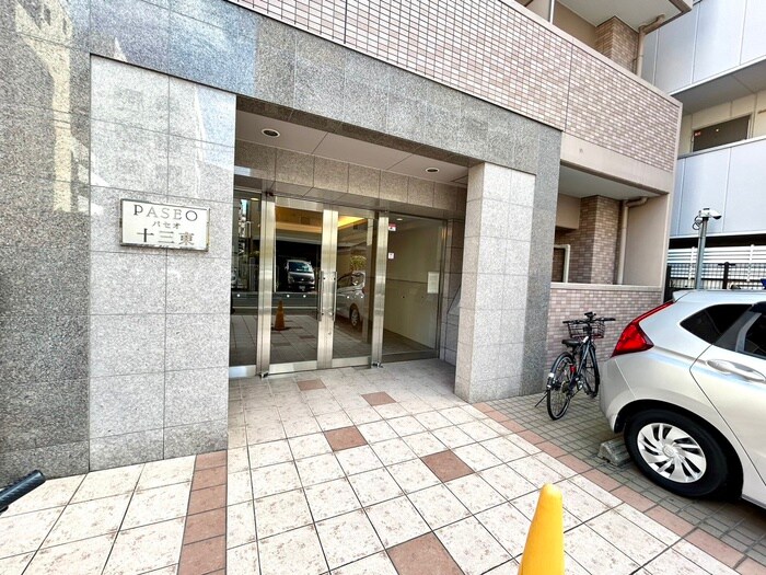 物件外観写真2　(エントランス部分)