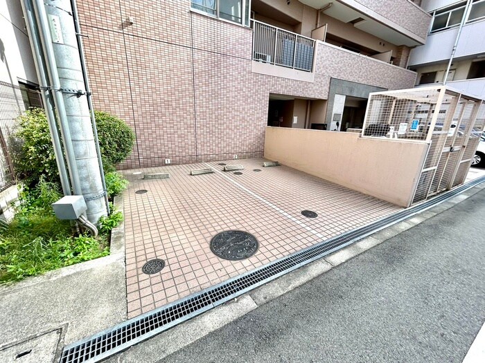 物件外観写真5　(駐車場)