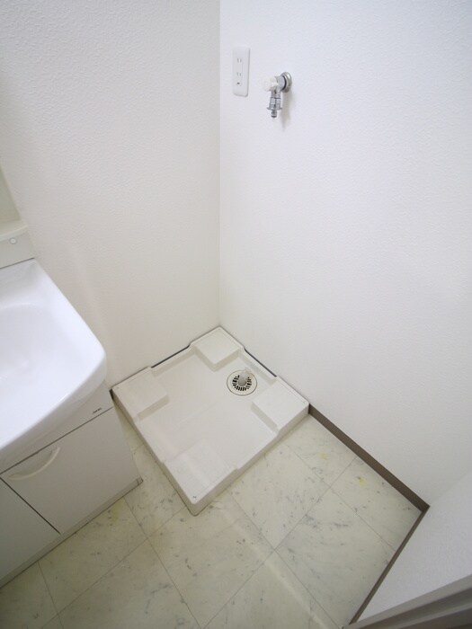 物件内観写真15　(洗濯機置場)