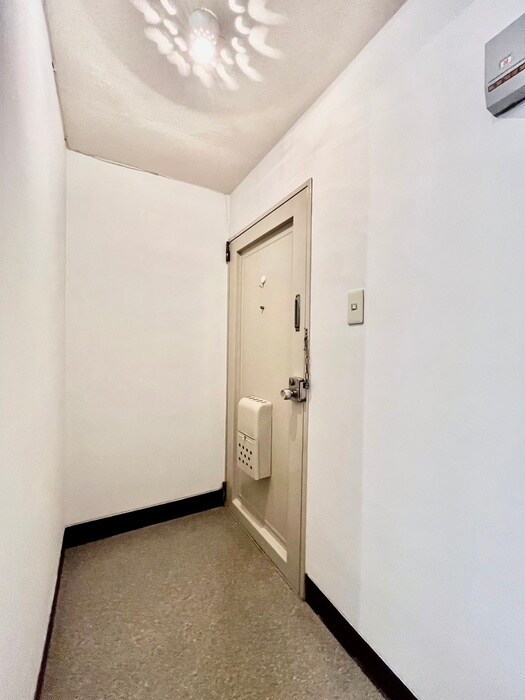 物件内観写真11　(玄関)