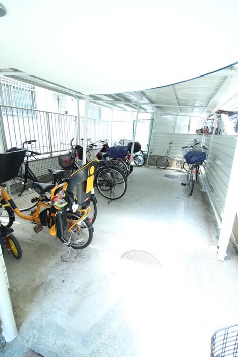物件外観写真5　(駐輪場)
