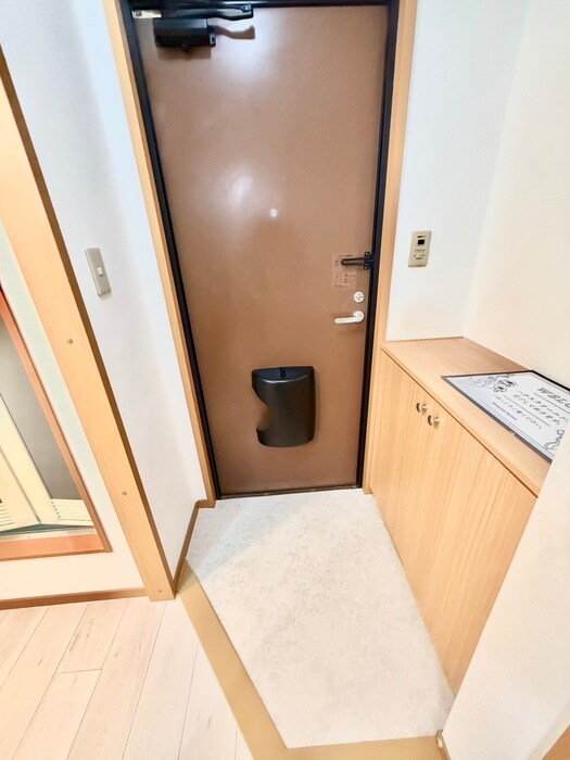 物件内観写真18　(玄関)
