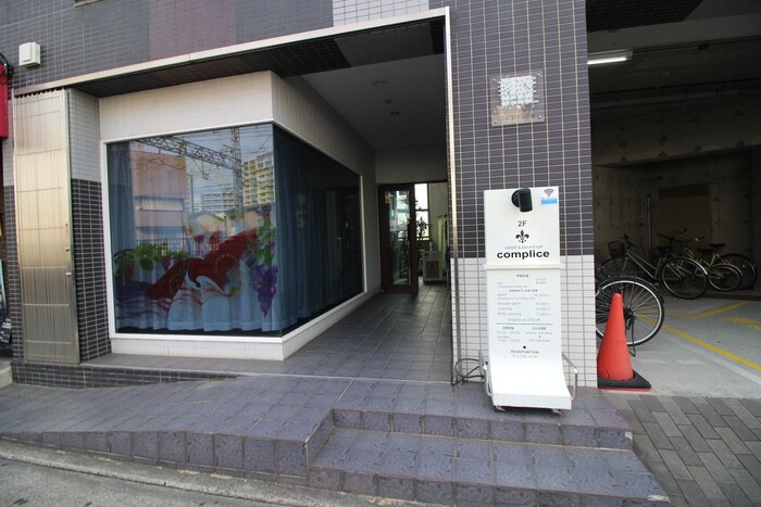 物件外観写真2　(エントランス部分)