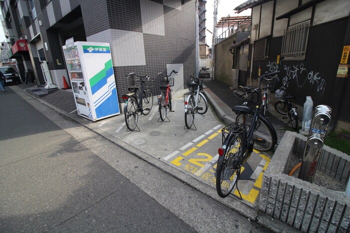 物件外観写真3　(駐輪場)