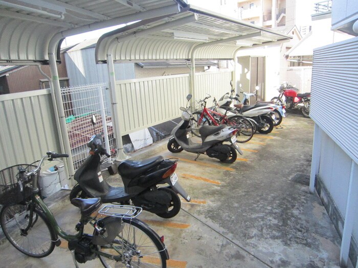物件外観写真4　(駐輪場)