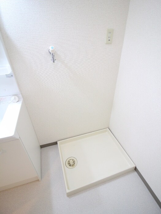 物件内観写真16　(洗濯機置場)