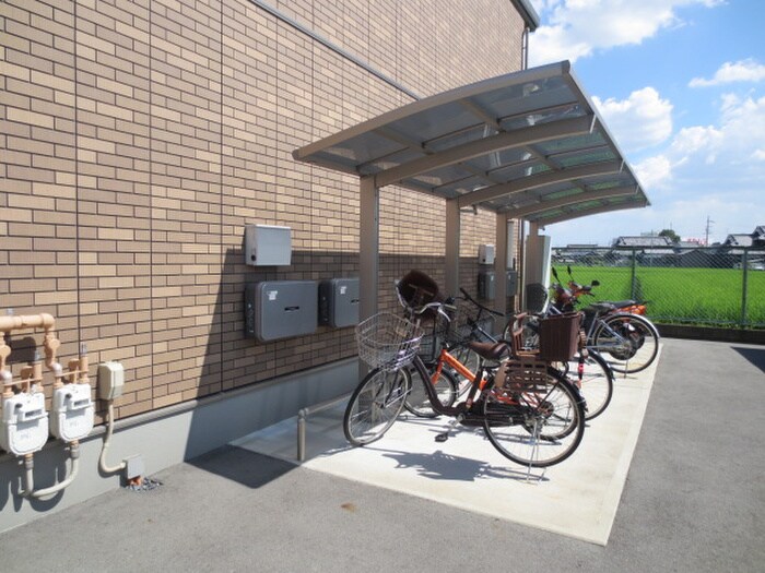 物件外観写真3　(駐輪場)