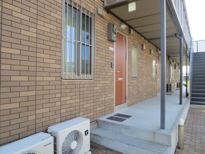 物件外観写真4　(エントランス部分)