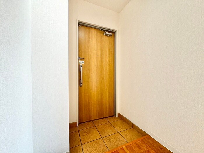 物件内観写真17　(玄関)