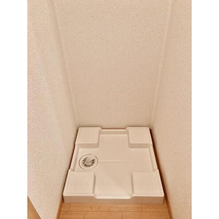 物件内観写真12　(洗濯機置場)