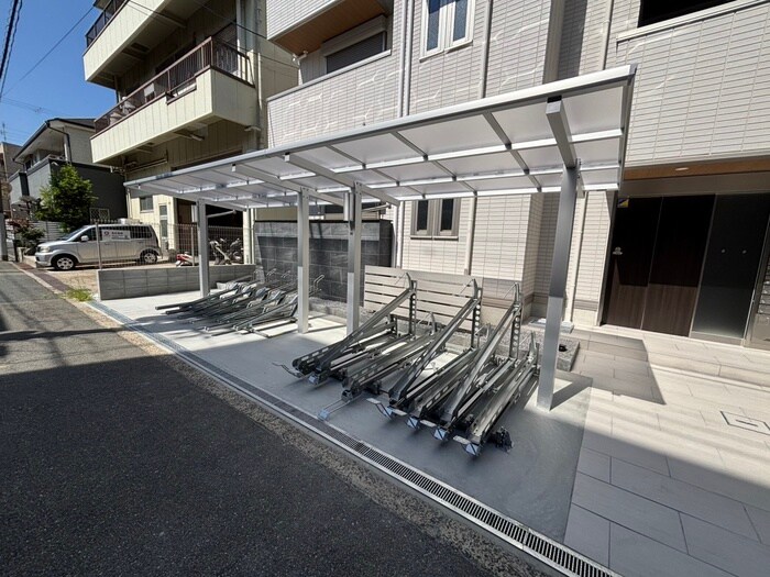 物件外観写真4　(駐輪場)