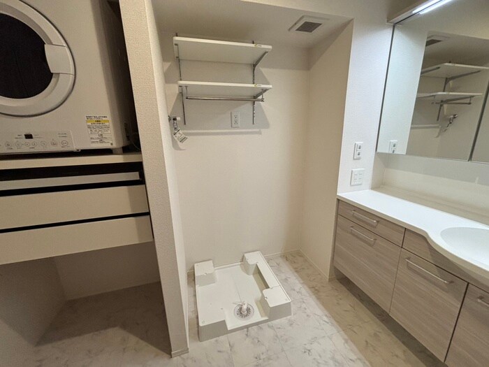 物件内観写真15　(洗濯機置場)