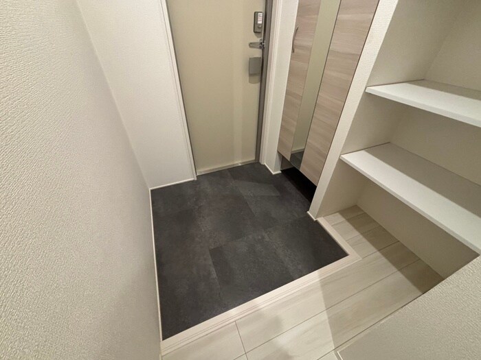 物件内観写真16　(玄関)