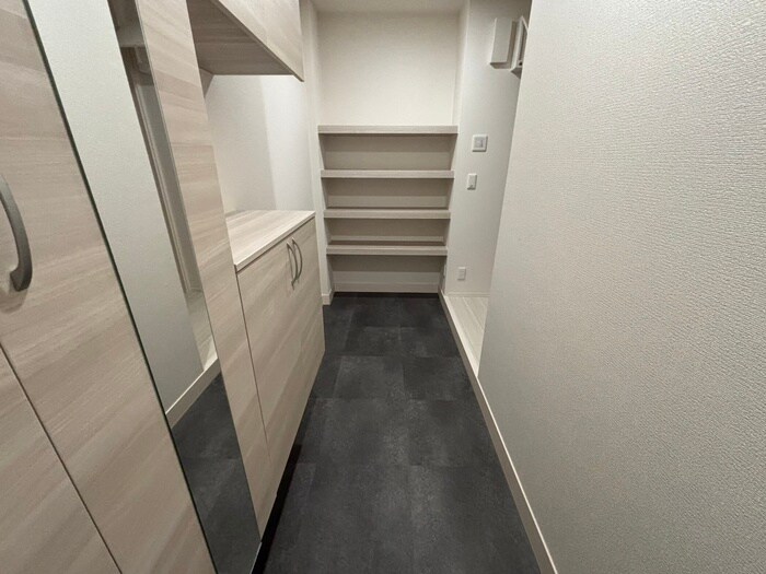 物件内観写真16　(玄関)