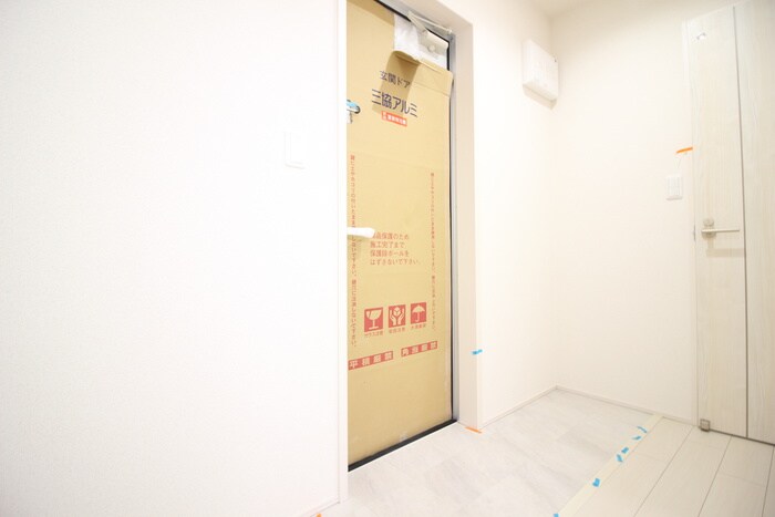 物件内観写真14　(玄関)
