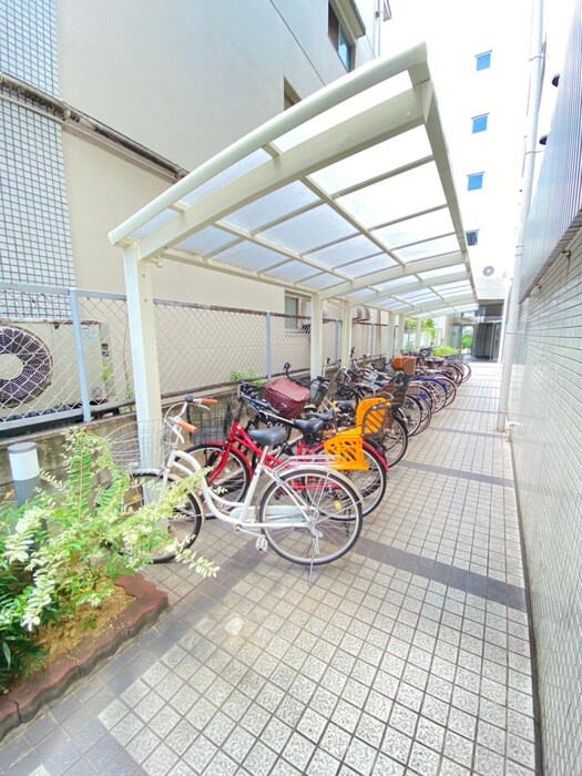 物件外観写真2　(駐輪場)