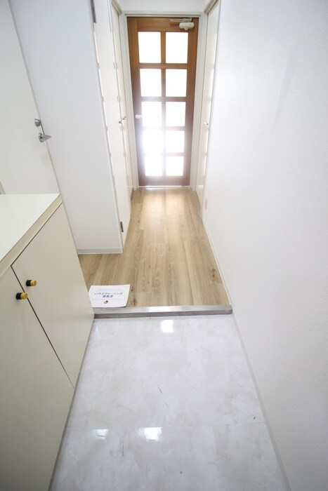物件内観写真7　(玄関)