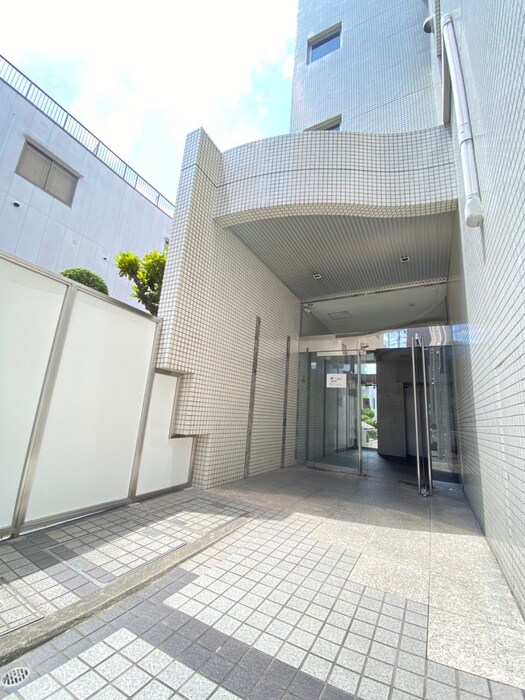 物件外観写真6　(エントランス部分)