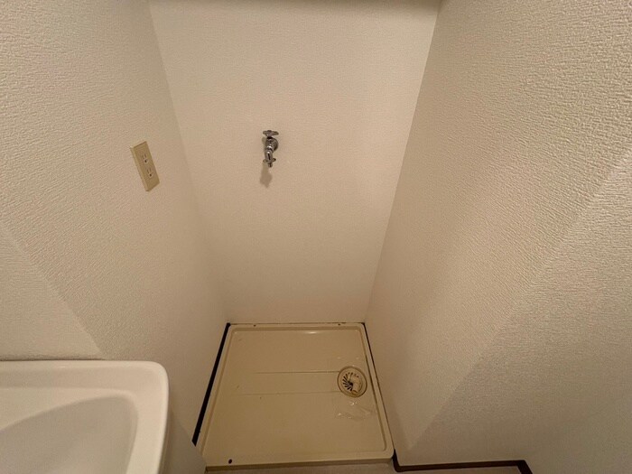 物件内観写真12　(洗濯機置場)