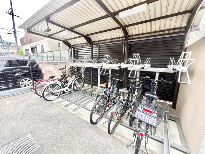 物件外観写真4　(駐輪場)
