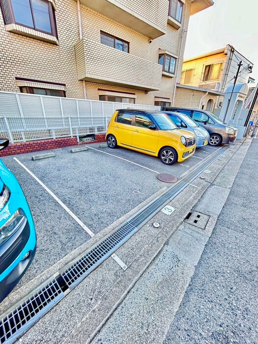 物件外観写真3　(駐車場)