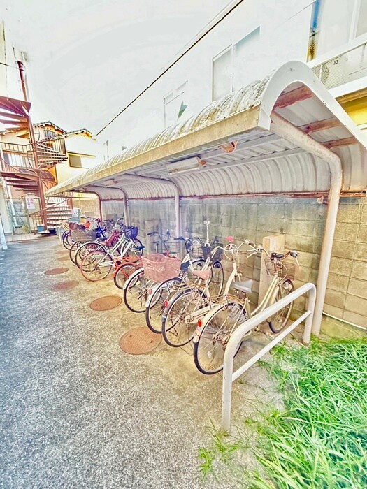 物件外観写真4　(駐輪場)