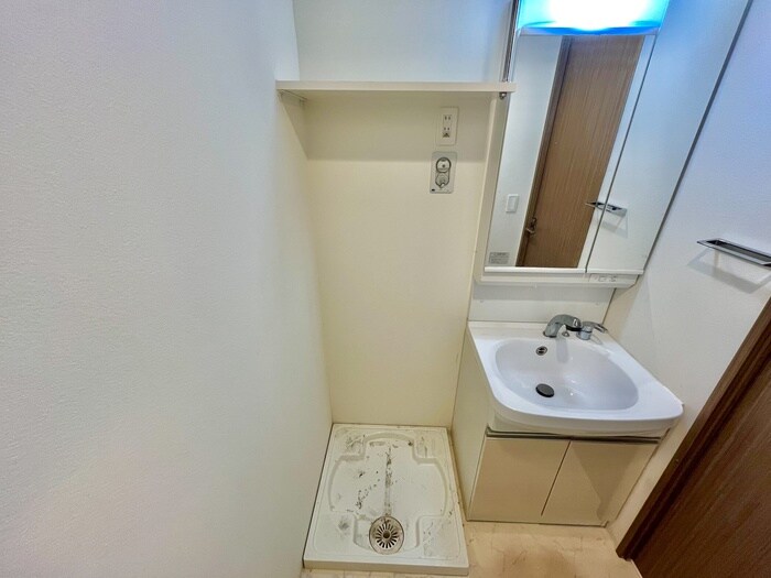 物件内観写真13　(洗濯機置場)