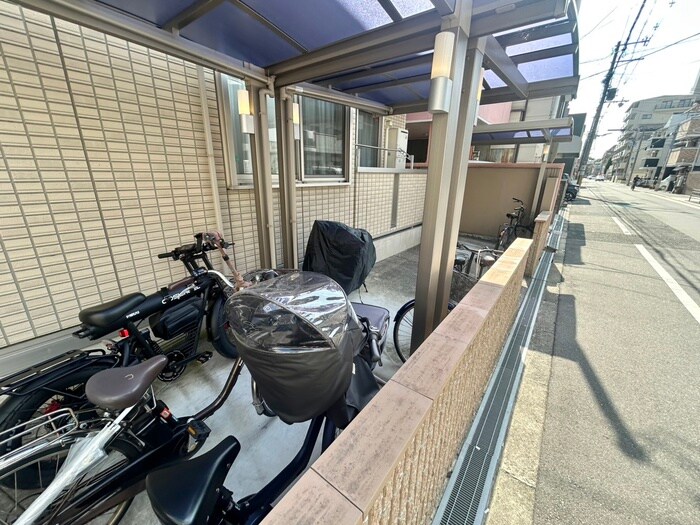 物件外観写真3　(駐輪場)