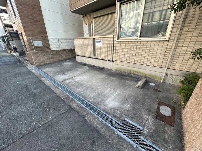 物件外観写真6　(駐車場)