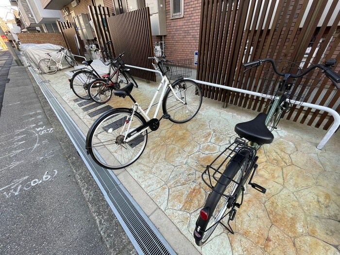 物件外観写真4　(駐輪場)