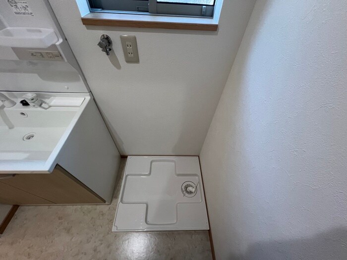 物件内観写真18　(洗濯機置場)