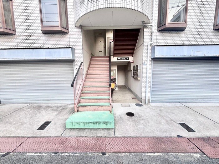 物件外観写真5　(エントランス部分)