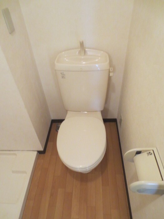 物件内観写真8　(トイレ)