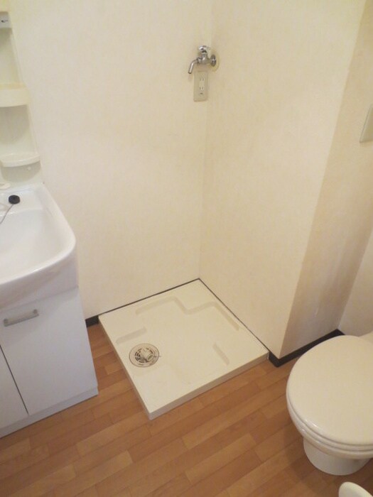 物件内観写真9　(洗濯機置場)