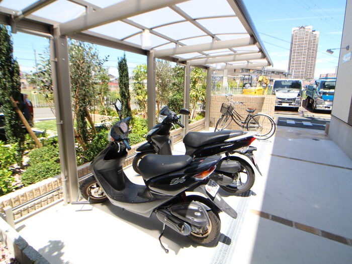 物件外観写真5　(駐輪場)