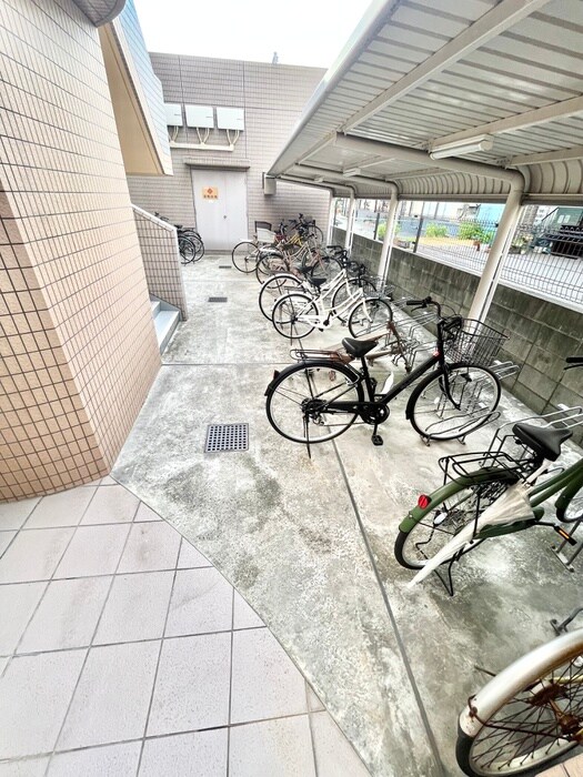 物件外観写真5　(駐輪場)