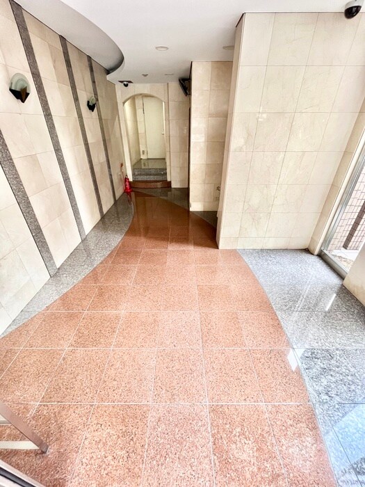 物件外観写真6　(エントランス部分)