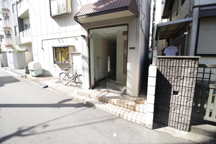 物件外観写真3　(エントランス部分)