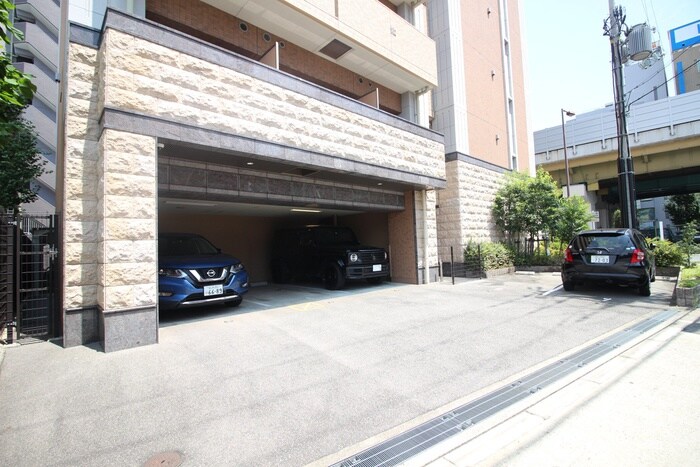 物件外観写真6　(駐車場)