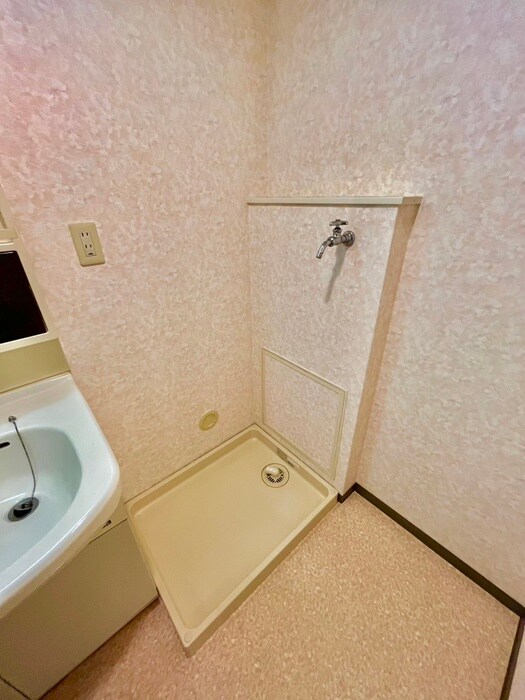 物件内観写真16　(洗濯機置場)