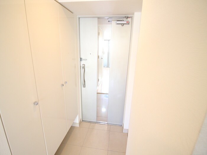 物件内観写真16　(玄関)