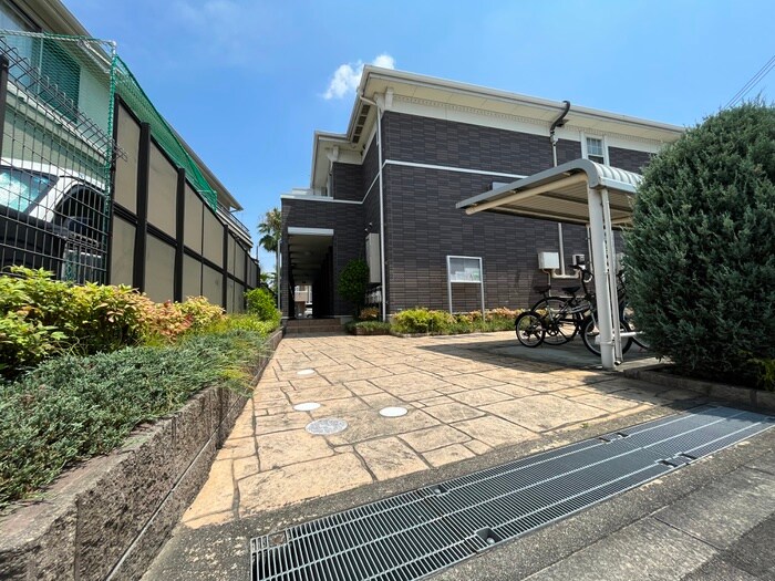 物件外観写真4　(エントランス部分)