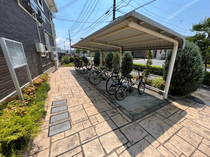 物件外観写真5　(駐輪場)
