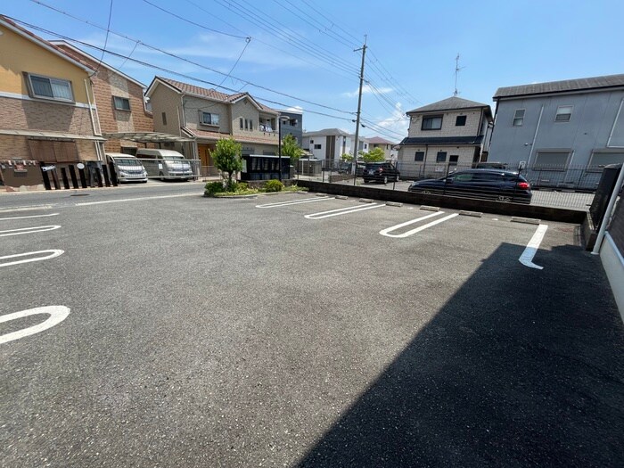 物件外観写真6　(駐車場)